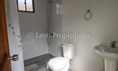 Leon Propiedades vende parcela con casa en Fundo Monterrey, Curacaví.