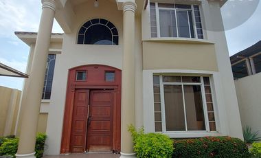 En Machala LInda Casa de Venta Independiente con 3 Dormitorios c/u con baño, ubicación estratégica muy cerca al Centro