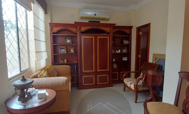 En Machala LInda Casa de Venta Independiente con 3 Dormitorios c/u con baño, ubicación estratégica muy cerca al Centro