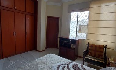 En Machala LInda Casa de Venta Independiente con 3 Dormitorios c/u con baño, ubicación estratégica muy cerca al Centro