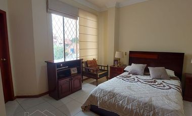 En Machala LInda Casa de Venta Independiente con 3 Dormitorios c/u con baño, ubicación estratégica muy cerca al Centro