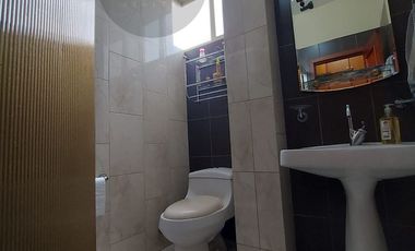 En Machala LInda Casa de Venta Independiente con 3 Dormitorios c/u con baño, ubicación estratégica muy cerca al Centro