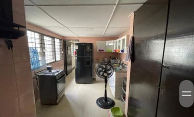 VENDO CASA AMPLIA EN BARRIO LA CAMPIÑA, CON AREA DE 525 mts, PARQUEADERO CUBIERTO