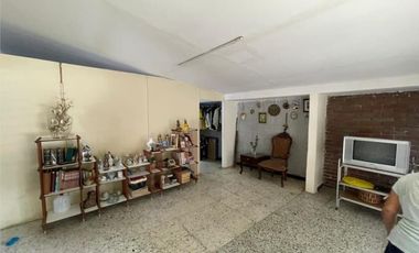 VENDO CASA AMPLIA EN BARRIO LA CAMPIÑA, CON AREA DE 525 mts, PARQUEADERO CUBIERTO