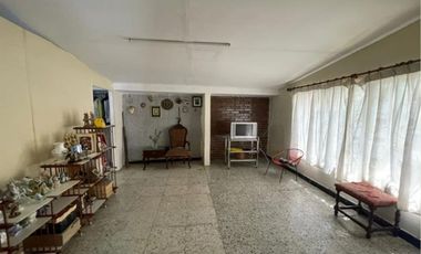 VENDO CASA AMPLIA EN BARRIO LA CAMPIÑA, CON AREA DE 525 mts, PARQUEADERO CUBIERTO