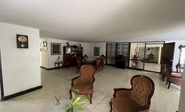 VENDO CASA AMPLIA EN BARRIO LA CAMPIÑA, CON AREA DE 525 mts, PARQUEADERO CUBIERTO