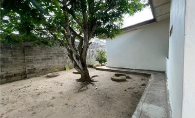 VENDO CASA AMPLIA EN BARRIO LA CAMPIÑA, CON AREA DE 525 mts, PARQUEADERO CUBIERTO