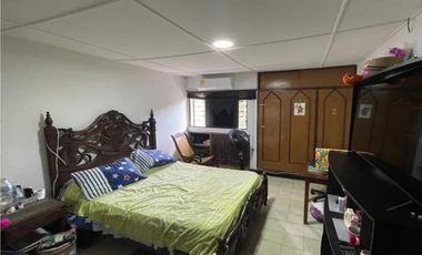 VENDO CASA AMPLIA EN BARRIO LA CAMPIÑA, CON AREA DE 525 mts, PARQUEADERO CUBIERTO