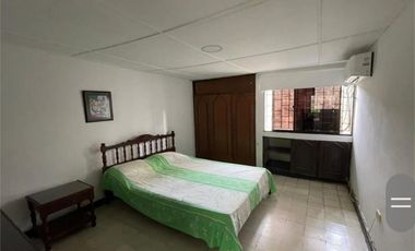 VENDO CASA AMPLIA EN BARRIO LA CAMPIÑA, CON AREA DE 525 mts, PARQUEADERO CUBIERTO