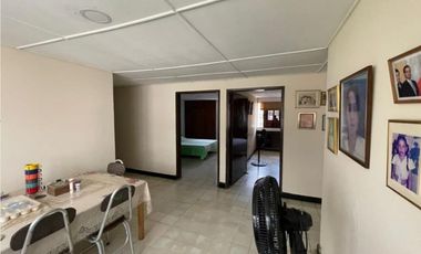 VENDO CASA AMPLIA EN BARRIO LA CAMPIÑA, CON AREA DE 525 mts, PARQUEADERO CUBIERTO
