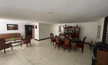 VENDO CASA AMPLIA EN BARRIO LA CAMPIÑA, CON AREA DE 525 mts, PARQUEADERO CUBIERTO