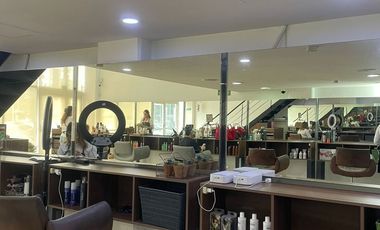 Local comercial acondicionado (18) en corporativo A+ sobre Paseo de la República