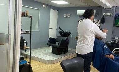 Local comercial acondicionado (18) en corporativo A+ sobre Paseo de la República