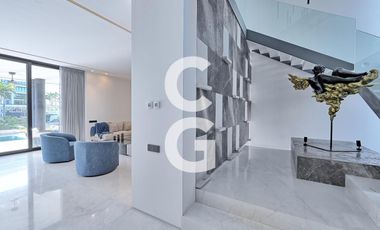 Casa en Venta en Cancun en Laguna II Puerto Cancún con Muelle y Alberca