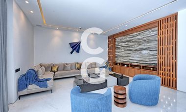 Casa en Venta en Cancun en Laguna II Puerto Cancún con Muelle y Alberca