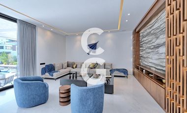 Casa en Venta en Cancun en Laguna II Puerto Cancún con Muelle y Alberca