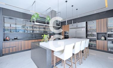 Casa en Venta en Cancun en Laguna II Puerto Cancún con Muelle y Alberca