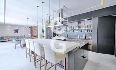 Casa en Venta en Cancun en Laguna II Puerto Cancún con Muelle y Alberca