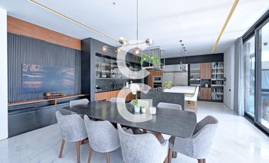 Casa en Venta en Cancun en Laguna II Puerto Cancún con Muelle y Alberca
