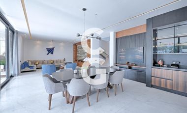 Casa en Venta en Cancun en Laguna II Puerto Cancún con Muelle y Alberca