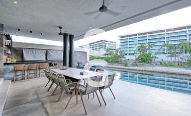 Casa en Venta en Cancun en Laguna II Puerto Cancún con Muelle y Alberca