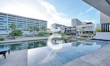 Casa en Venta en Cancun en Laguna II Puerto Cancún con Muelle y Alberca