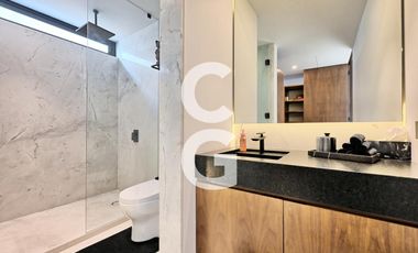 Casa en Venta en Cancun en Laguna II Puerto Cancún con Muelle y Alberca