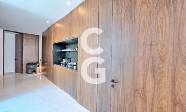 Casa en Venta en Cancun en Laguna II Puerto Cancún con Muelle y Alberca