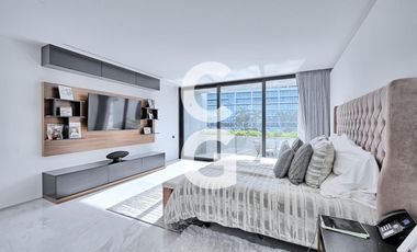 Casa en Venta en Cancun en Laguna II Puerto Cancún con Muelle y Alberca
