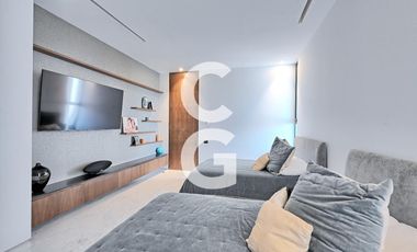 Casa en Venta en Cancun en Laguna II Puerto Cancún con Muelle y Alberca