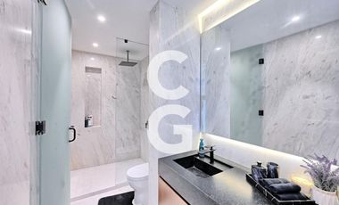 Casa en Venta en Cancun en Laguna II Puerto Cancún con Muelle y Alberca