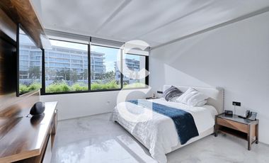 Casa en Venta en Cancun en Laguna II Puerto Cancún con Muelle y Alberca