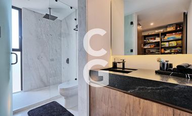 Casa en Venta en Cancun en Laguna II Puerto Cancún con Muelle y Alberca