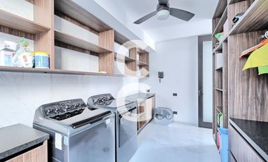 Casa en Venta en Cancun en Laguna II Puerto Cancún con Muelle y Alberca