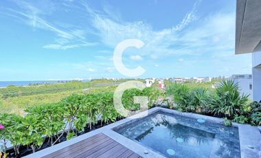 Casa en Venta en Cancun en Laguna II Puerto Cancún con Muelle y Alberca