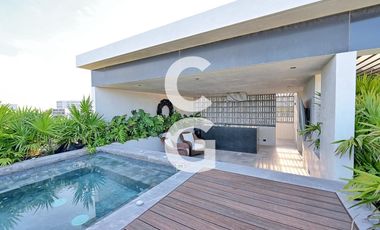 Casa en Venta en Cancun en Laguna II Puerto Cancún con Muelle y Alberca