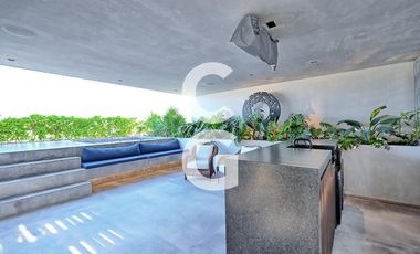 Casa en Venta en Cancun en Laguna II Puerto Cancún con Muelle y Alberca