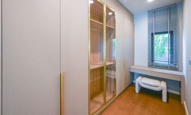 Else Bearing 32: 160sqwah 364sqm. 4bed 5bath Sell 45,000,000 Rent 350,000 Am: 065619----