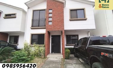 Alq. Casa Napoli    (4 dormitorios)