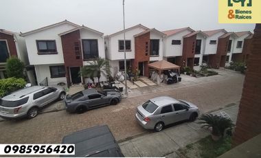 Alq. Casa Napoli    (4 dormitorios)