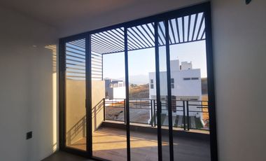 CASA EN RENTA EN SENDEROS DE MONTE VERDE COTO CON ALBERCA Y ROOF GARDEN