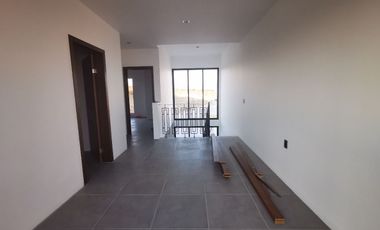 CASA EN RENTA EN SENDEROS DE MONTE VERDE COTO CON ALBERCA Y ROOF GARDEN