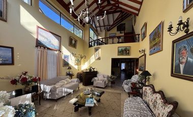 AMPLIA Y ESPECTACULAR CASA EN AV MAHUZIER PEDRO DE VALDIVIA