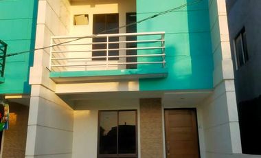 Corner Lot Townhouse for sale in Lawa Calamba Laguna