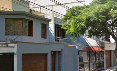 Casa en Venta Frente al Parque