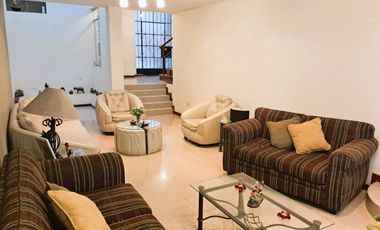 Casa en Venta Frente al Parque