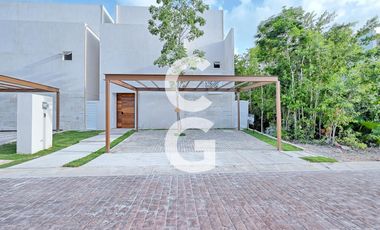Casa en Venta en Cancun en Residencial Via Cumbres con Excelentes Amenidades