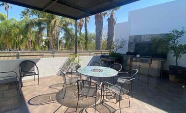 CASA EN VENTA EN JACARANDAS