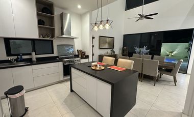 Casa en Venta, Privada Gran Valle Cholul, 3 habitaciones + cuarto de servicio