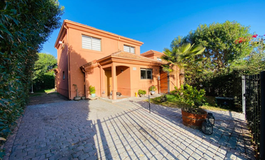 ARRIENDO CASA PROVENZAL CHICUREO NORTE COLEGIO HIGHLAND, CABO DE HORNOS, PUMAHUE